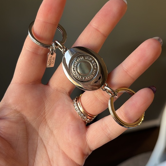 ✨NWOT Vintage Coach Valet Turnlock Keychain✨ - Picture 3 of 4